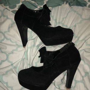 Black Heel with Bow